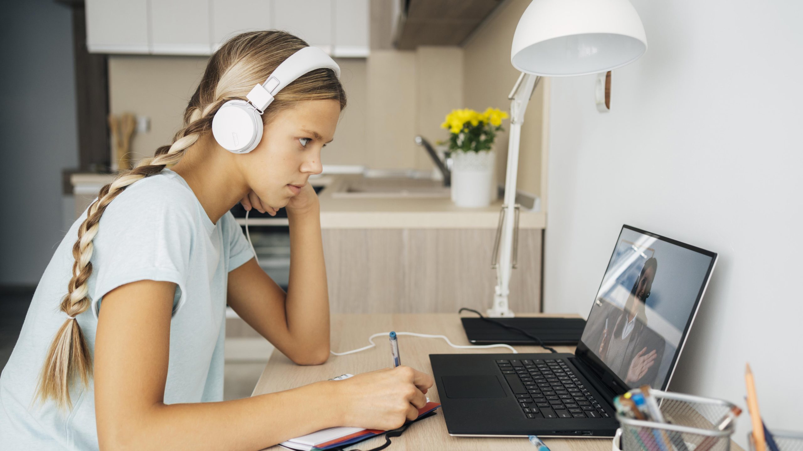 Exploring the Top 15 Benefits of Distance Learning for Modern Education
