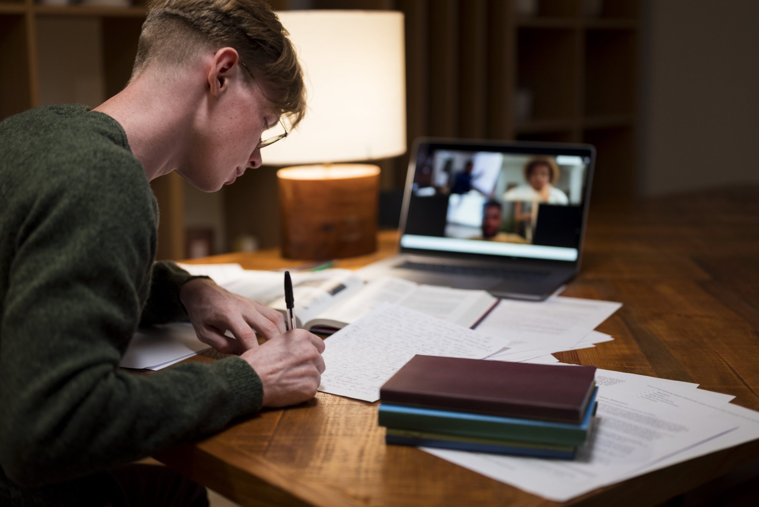 The Pros and Cons of Online School, Classes, and Learning

